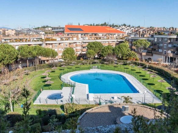 Atico Duplex Las Rozas de Madrid Piscina