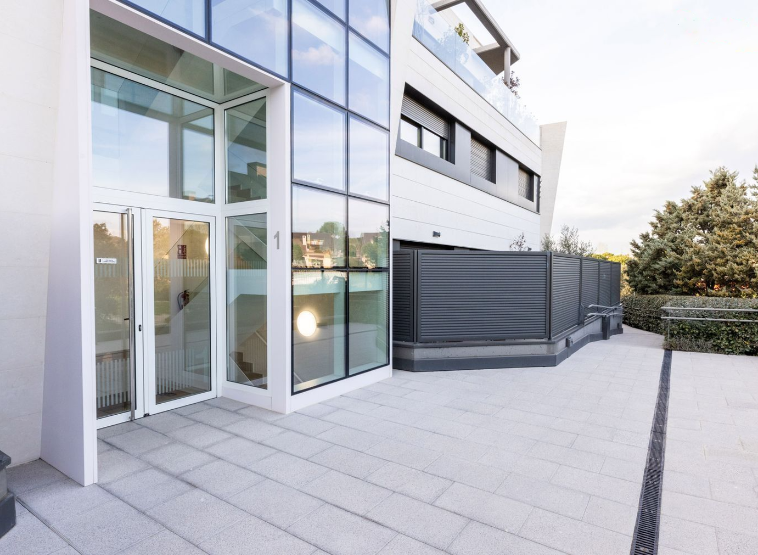 Atico en Boadilla del Monte Entrada Edificio