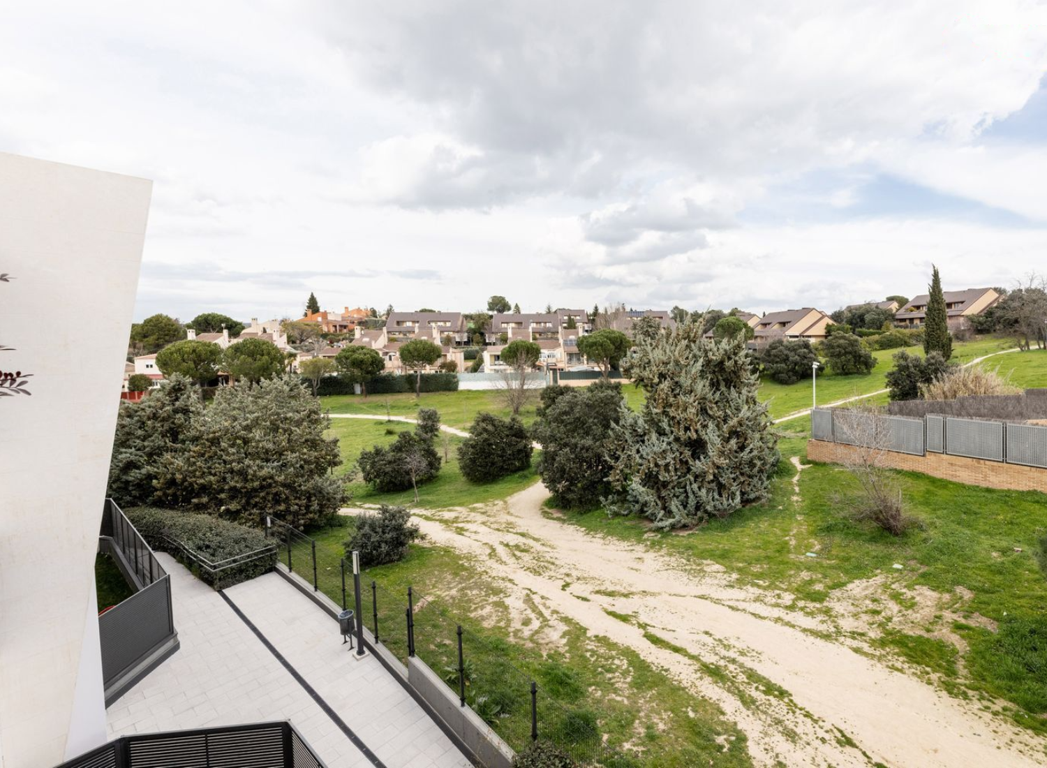 Atico en Boadilla del Monte Entrada Vistas Urbanizacion