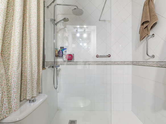 Chalet Gran Parcela Bano