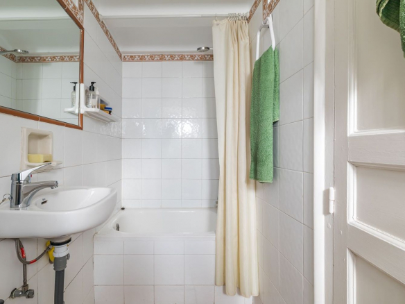 Chalet Gran Parcela Bano Servicio