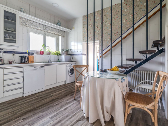 Chalet Gran Parcela Cocina Servicio