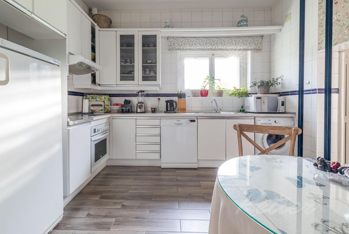 Chalet Gran Parcela Cocina Servicio