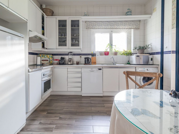 Chalet Gran Parcela Cocina Servicio