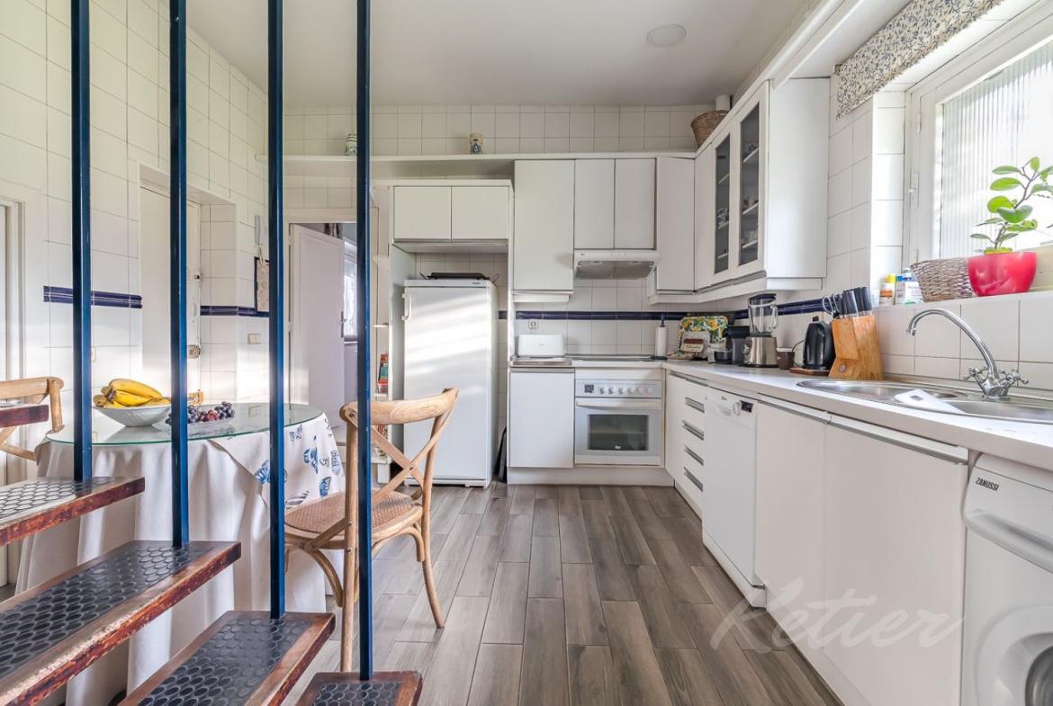 Chalet Gran Parcela Cocina Servicio