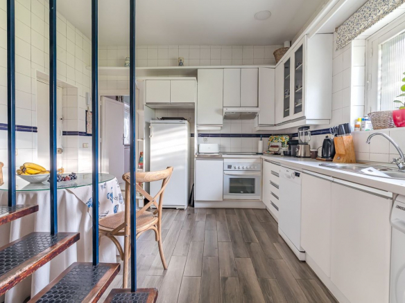 Chalet Gran Parcela Cocina Servicio