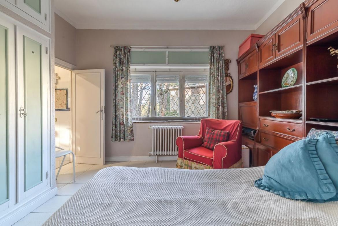 Chalet Gran Parcela Dormitorio Servicio