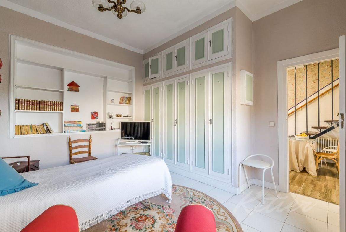 Chalet Gran Parcela Dormitorio Servicio