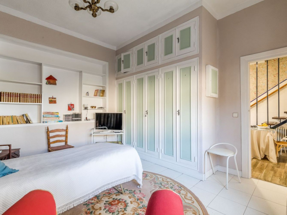 Chalet Gran Parcela Dormitorio Servicio