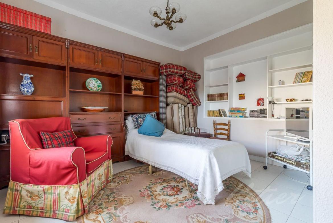 Chalet Gran Parcela Dormitorio Servicio