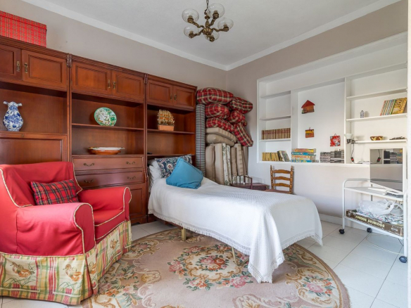 Chalet Gran Parcela Dormitorio Servicio