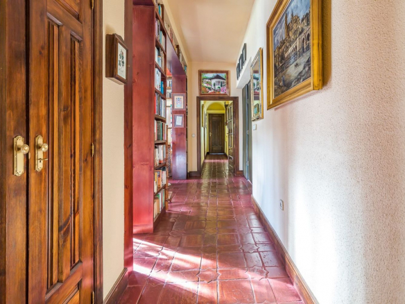 Chalet Gran Parcela Pasillo Despacho