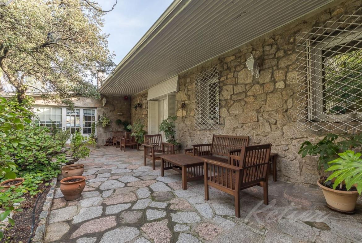 Chalet Gran Parcela Porche