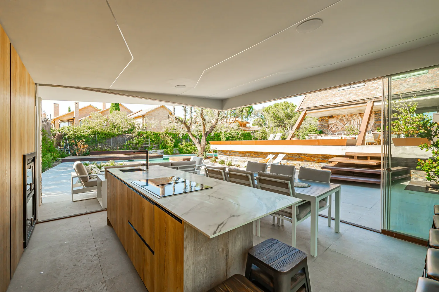 Detached villa near Las Rozas Golf Club, summer kitchen