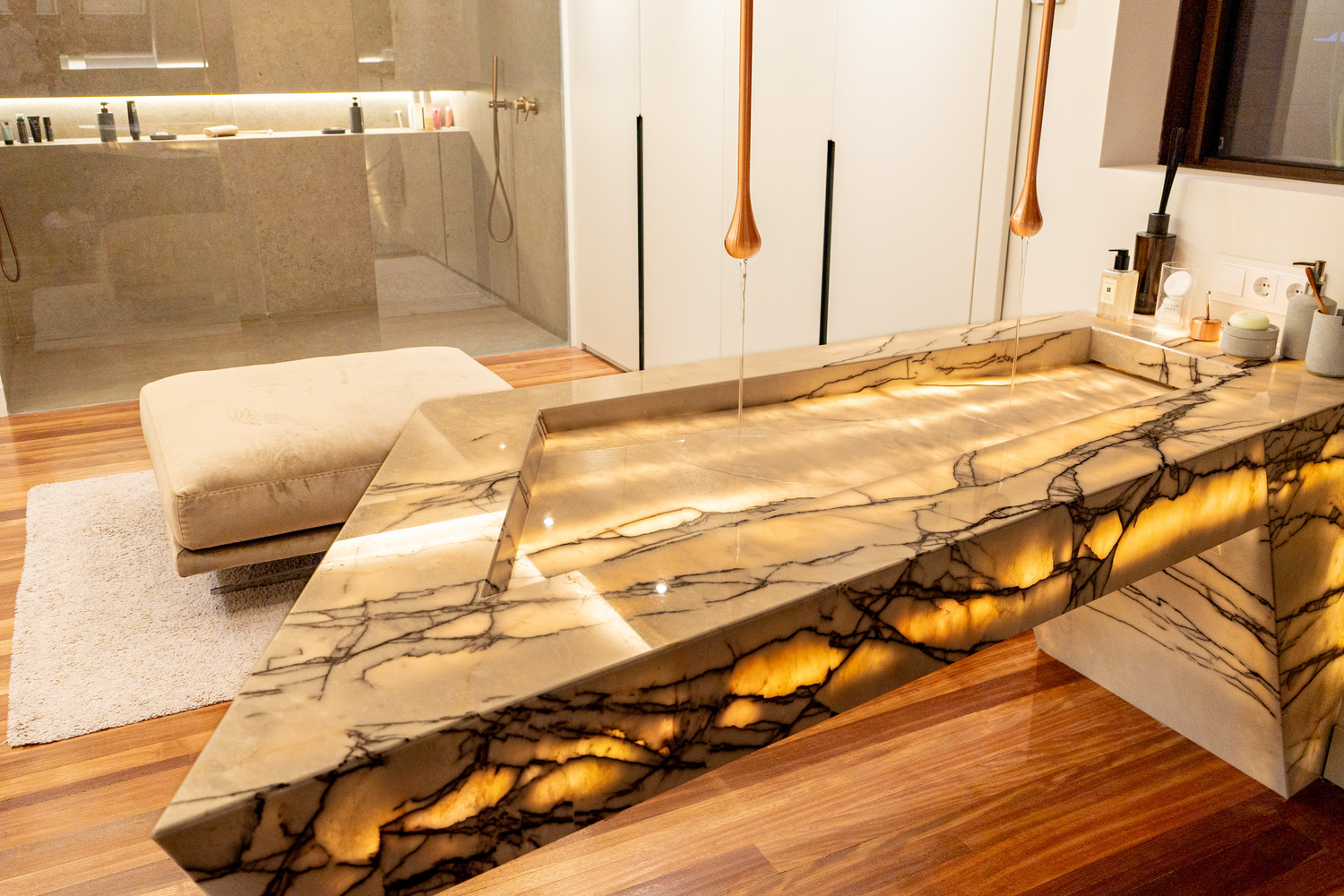 Chalet Independiente Club de Golf Las Rozas DEtalle Lavabo Dormitorio en Suite Verano