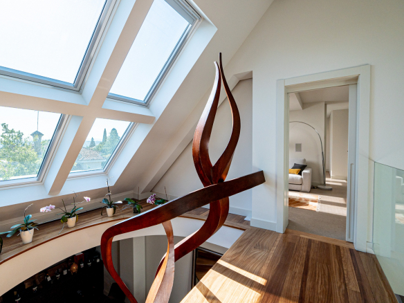 Chalet Independiente Club de Golf Las Rozas Detalle Escalera Primera Planta