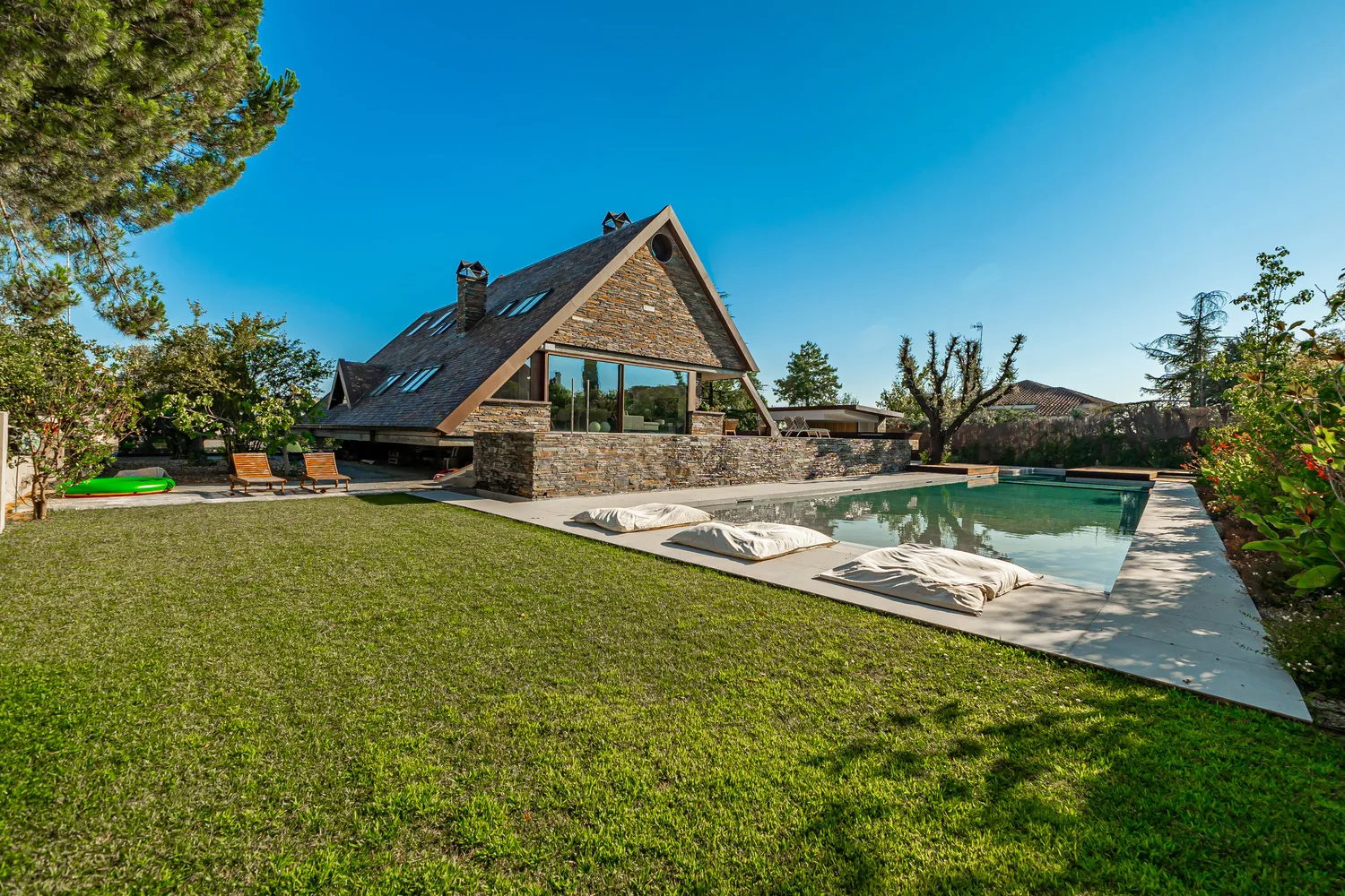 Detached villa near Las Rozas Golf Club with swimming pool