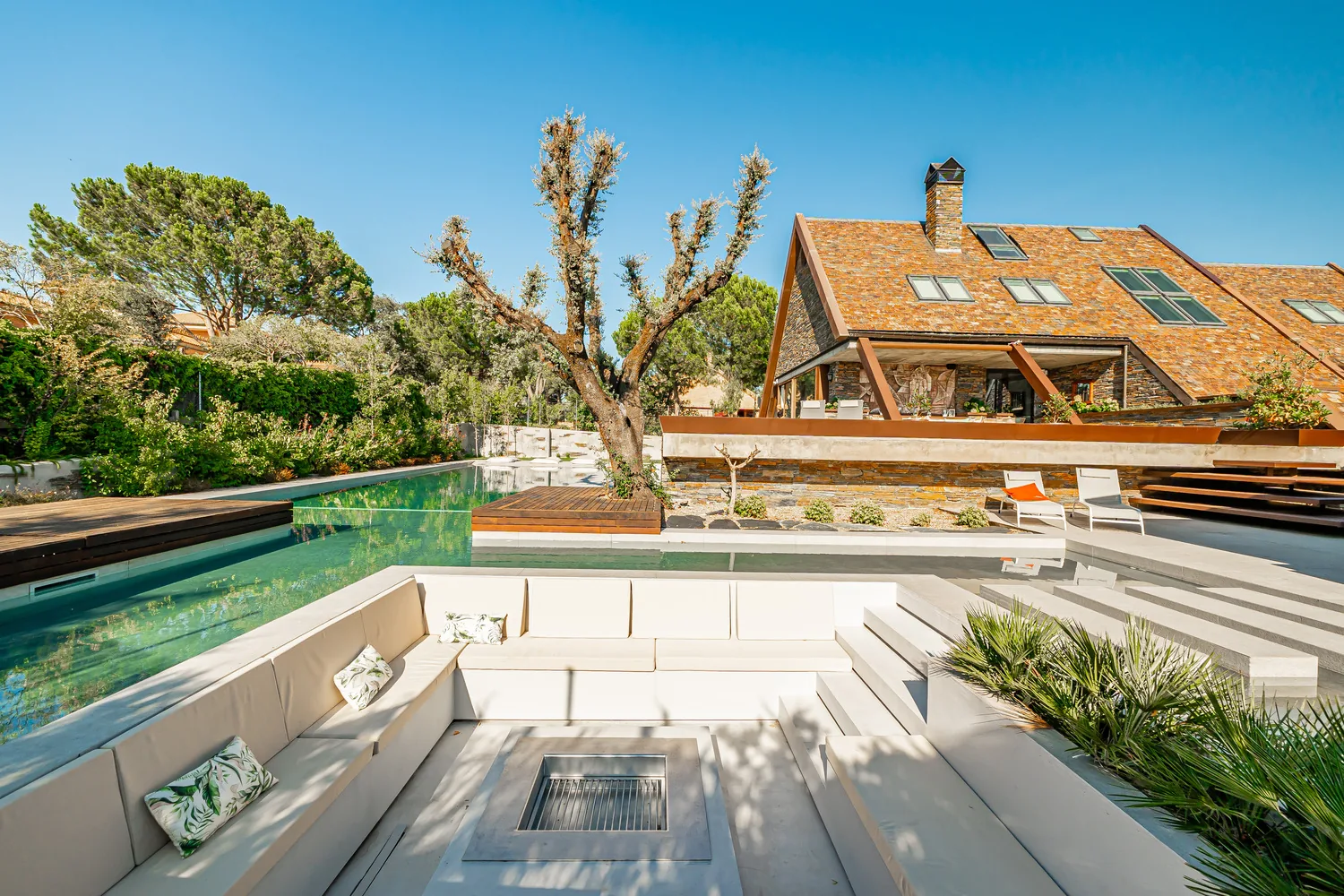 Detached villa near Las Rozas Golf Club with swimming pool