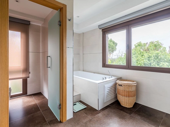 Chalet Independiente El Bosque Villaviciosa de Odon Bano