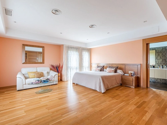 Chalet Independiente El Bosque Villaviciosa de Odon Dormitorio