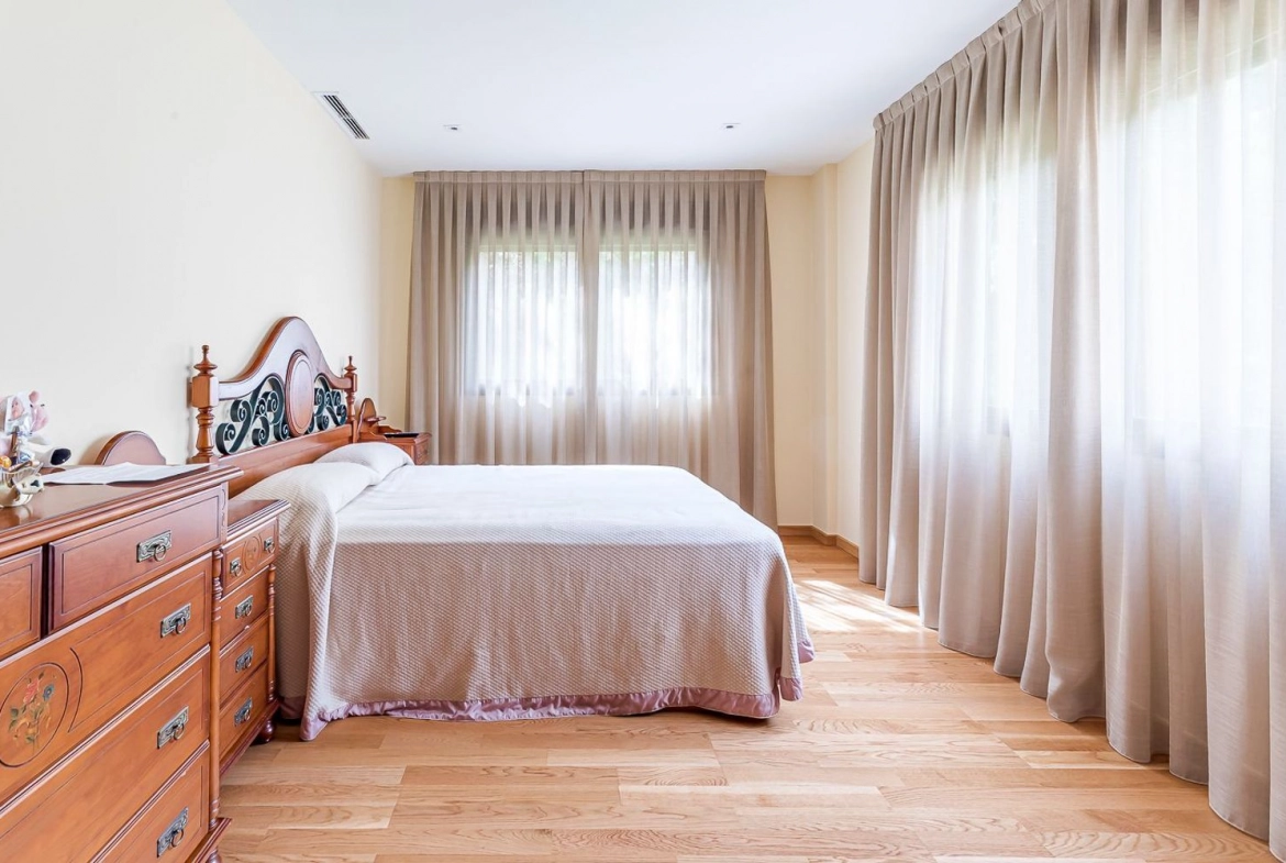 Chalet Independiente El Bosque Villaviciosa de Odon Dormitorio