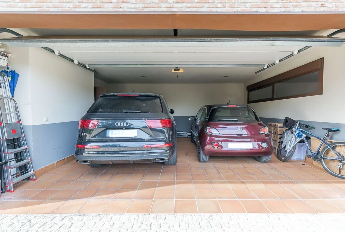 Chalet Independiente El Bosque Villaviciosa de Odon Garaje