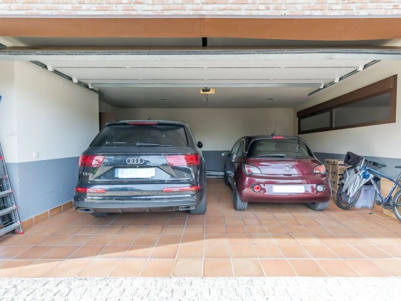 Chalet Independiente El Bosque Villaviciosa de Odon Garaje