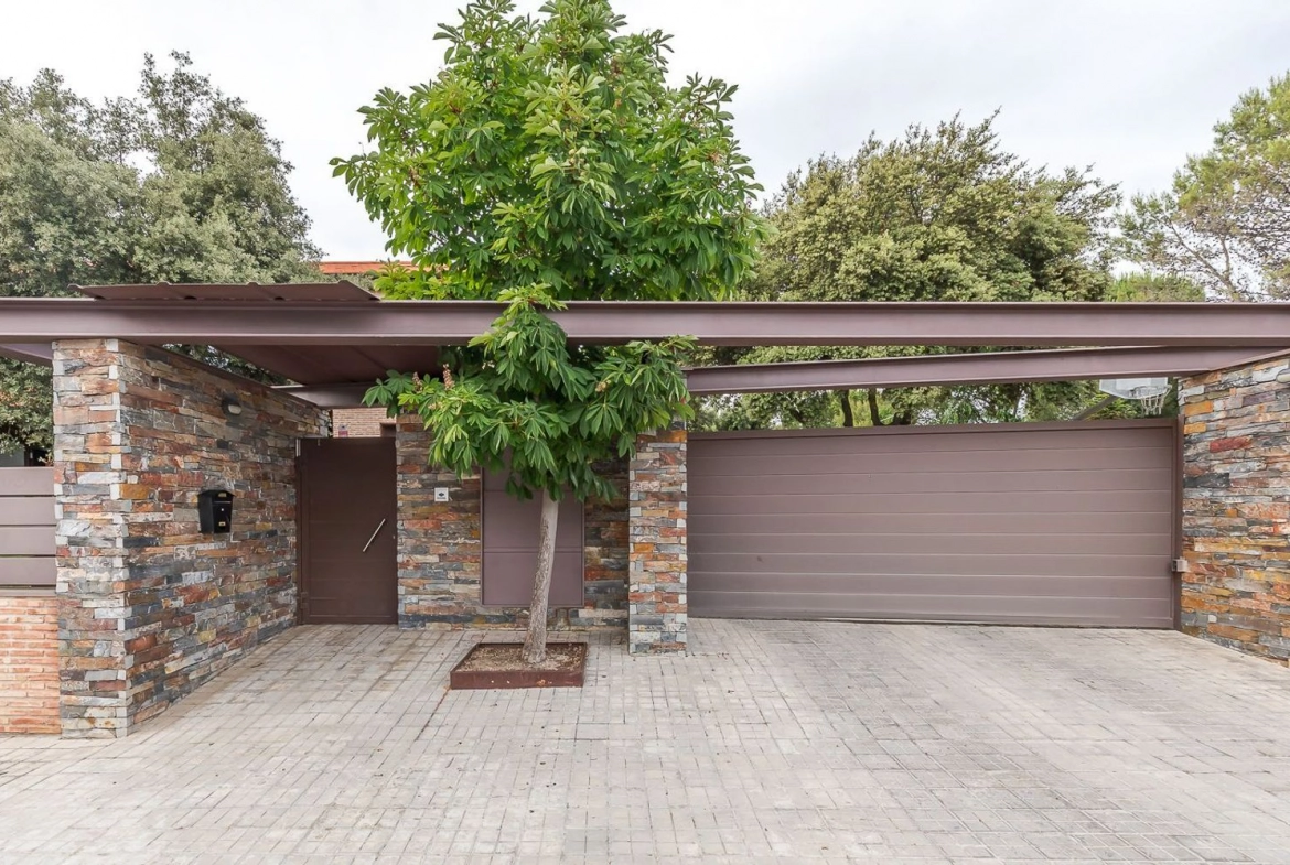 Chalet Independiente El Bosque Villaviciosa de Odon Garaje