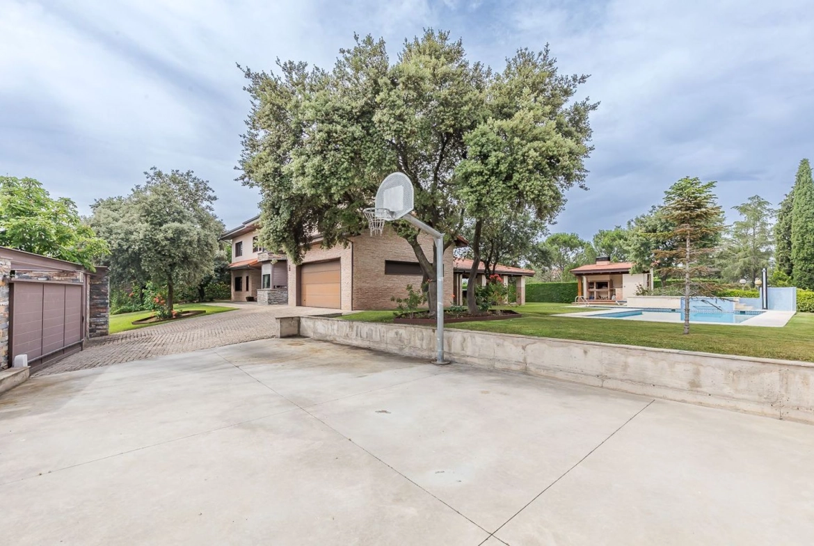 Chalet Independiente El Bosque Villaviciosa de Odon Jardin