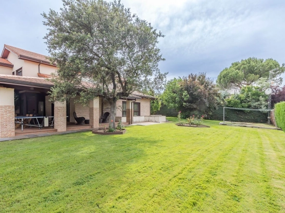 Chalet Independiente El Bosque Villaviciosa de Odon Jardin