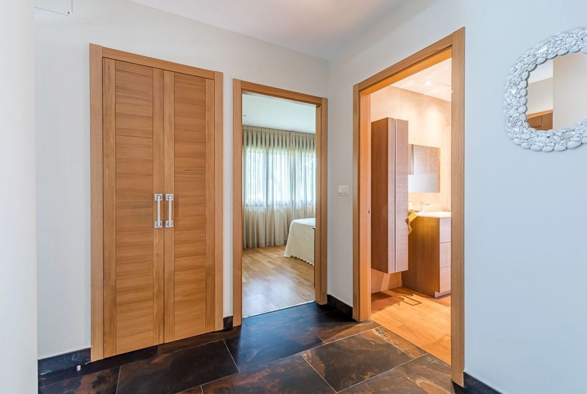 Chalet Independiente El Bosque Villaviciosa de Odon Pasillo