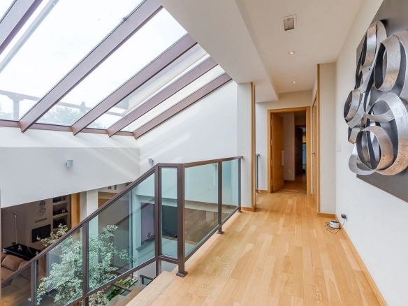 Chalet Independiente El Bosque Villaviciosa de Odon Pasillo