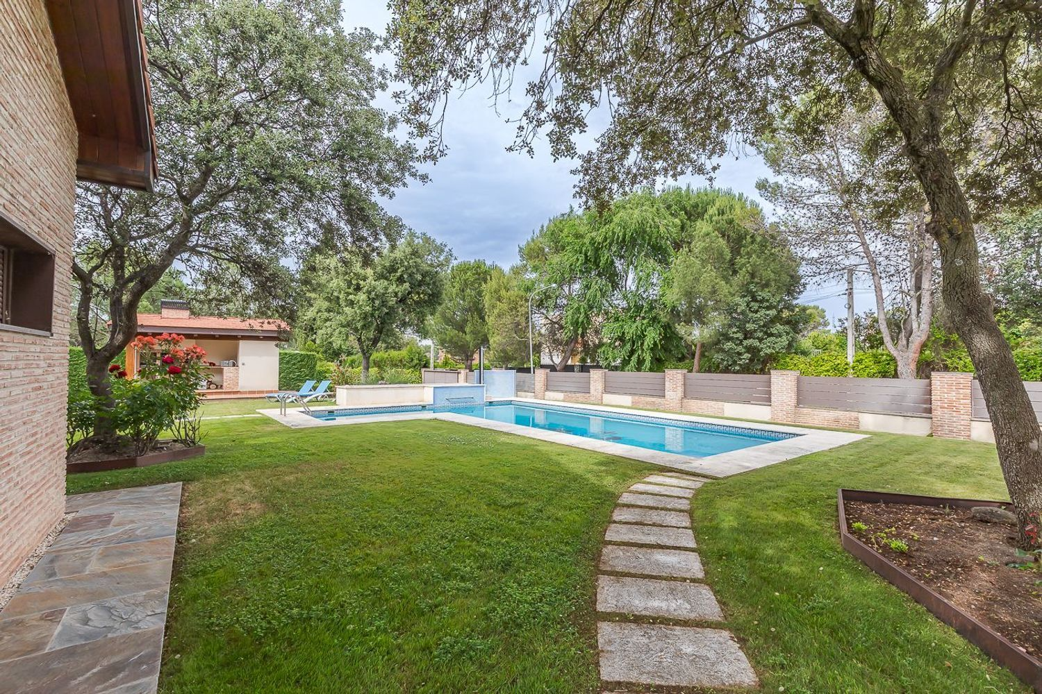 Chalet Independiente El Bosque Villaviciosa de Odon Piscina