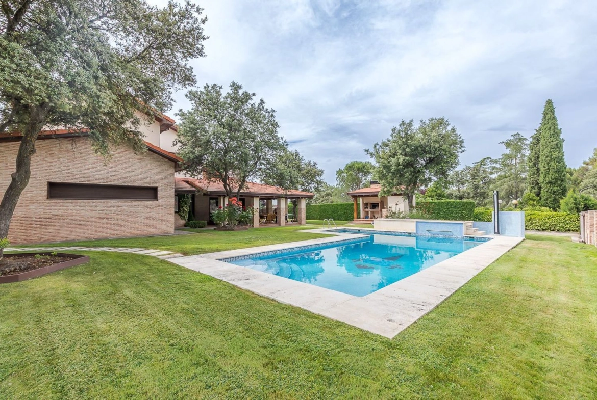 Chalet Independiente El Bosque Villaviciosa de Odon Piscina