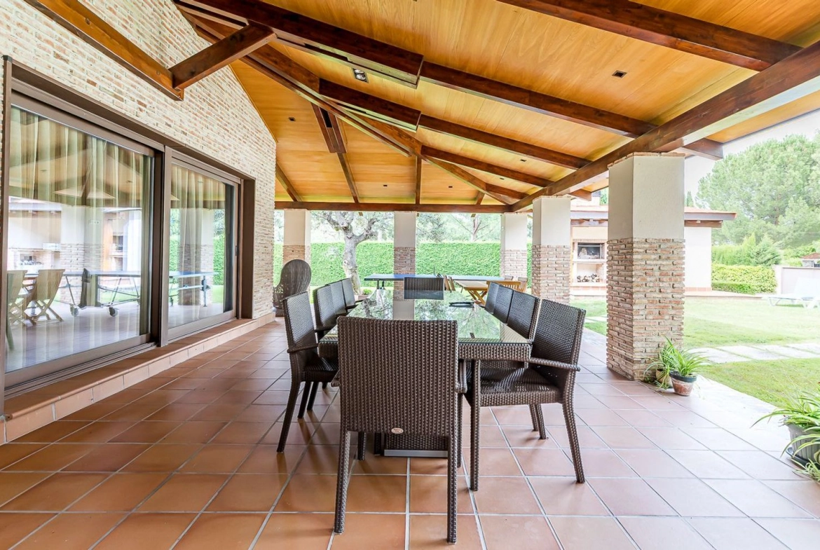 Chalet Independiente El Bosque Villaviciosa de Odon Porche