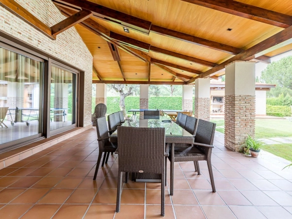 Chalet Independiente El Bosque Villaviciosa de Odon Porche