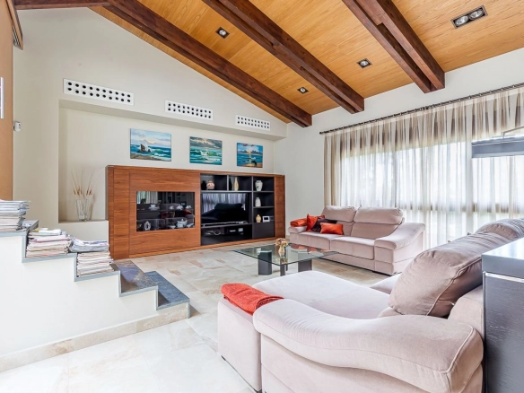 Chalet Independiente El Bosque Villaviciosa de Odon Salon