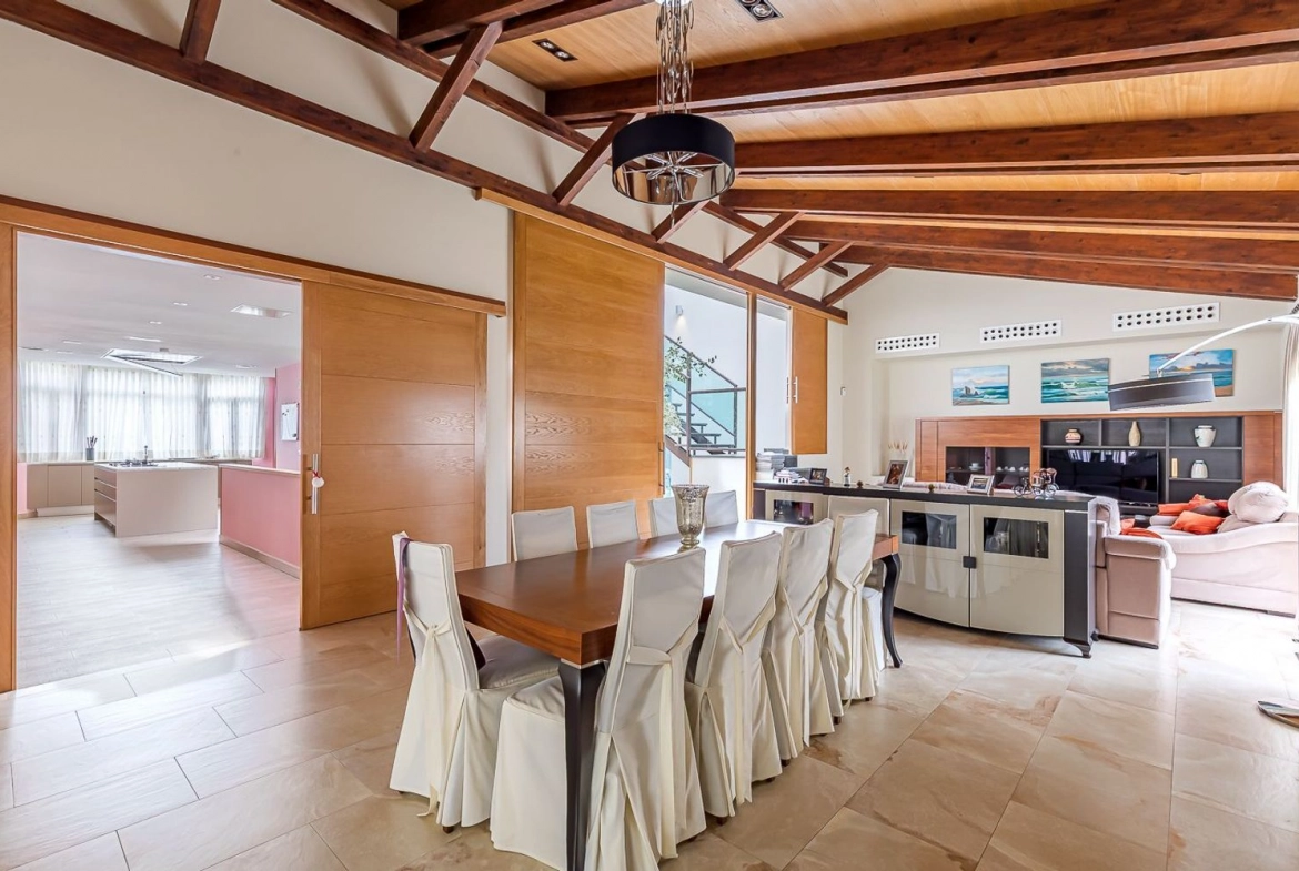 Chalet Independiente El Bosque Villaviciosa de Odon Salon Comedor