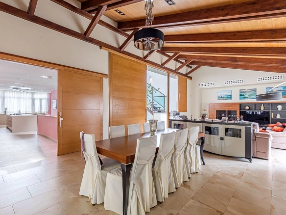 Chalet Independiente El Bosque Villaviciosa de Odon Salon Comedor