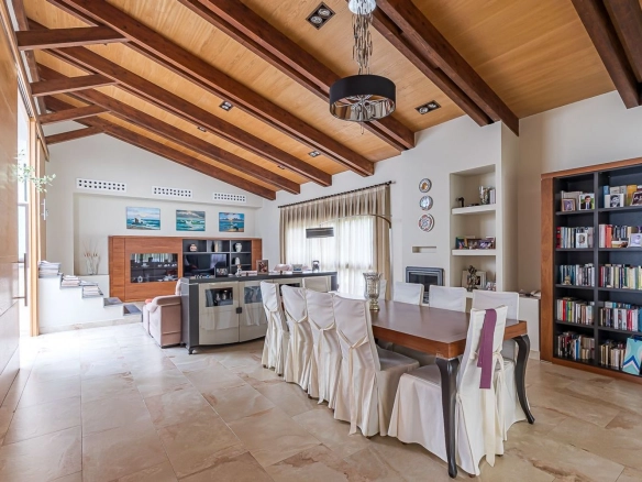 Chalet Independiente El Bosque Villaviciosa de Odon Salon Comedor