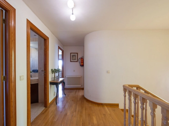 Chalet Independiente Golf Las Rozas de Madrid Pasillo Distribuidor