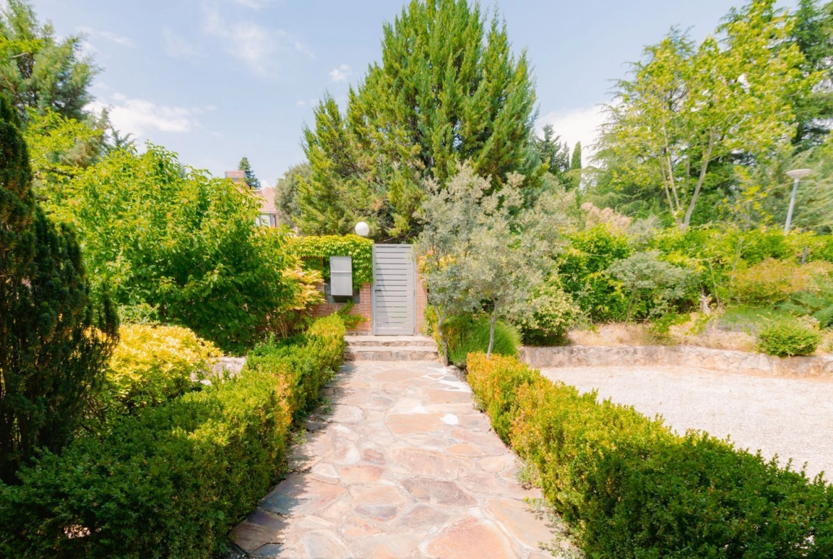 Chalet Independiente Las Rozas de Madrid Cuarto Entrada