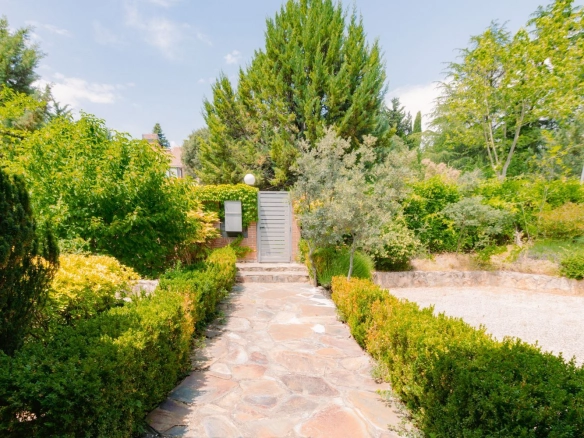 Chalet Independiente Las Rozas de Madrid Cuarto Entrada