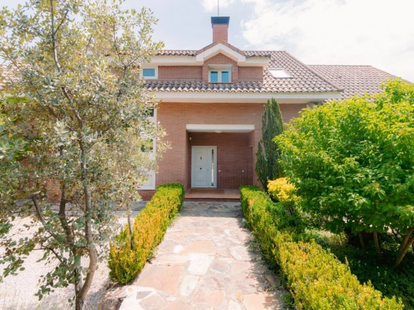 Chalet Independiente Las Rozas de Madrid Entrada