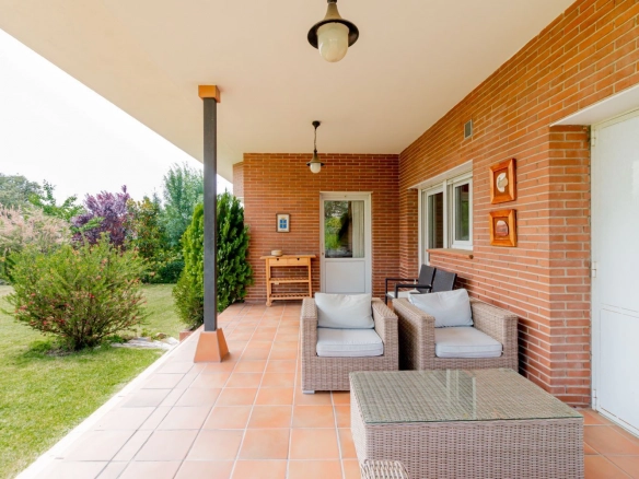 Chalet Independiente Las Rozas de Madrid Porche