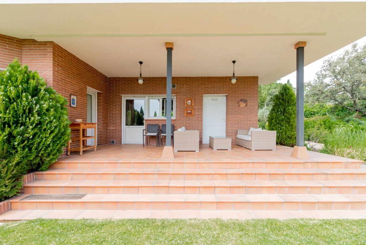 Chalet Independiente Las Rozas de Madrid Porche