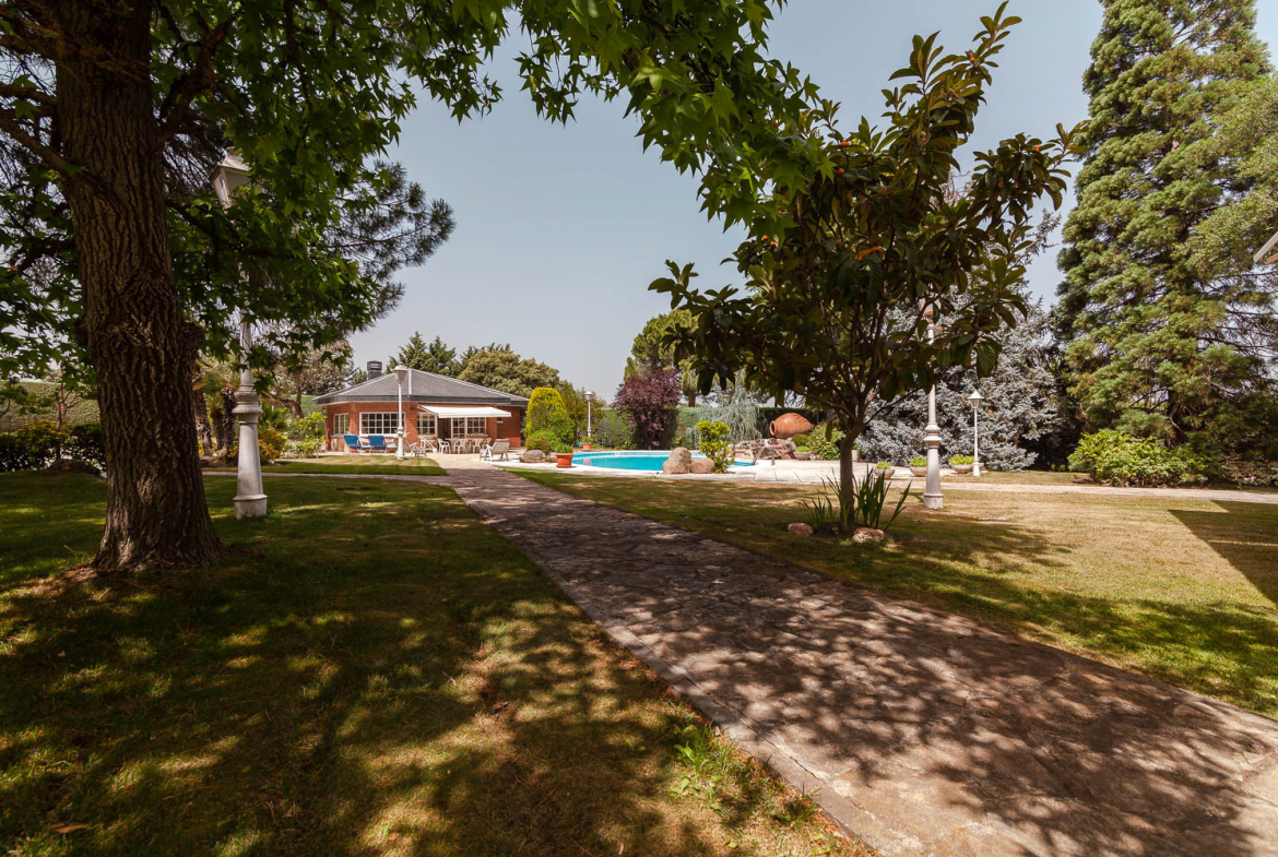 Chalet Independiente Monteprincipe Jardin