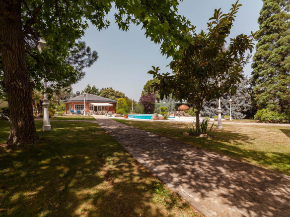 Chalet Independiente Monteprincipe Jardin