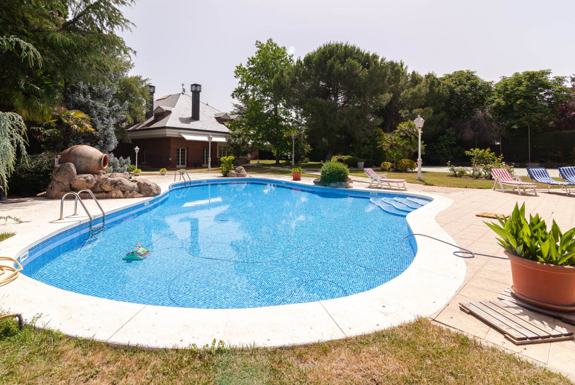 Chalet Independiente Monteprincipe Piscina