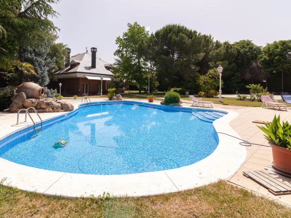 Chalet Independiente Monteprincipe Piscina